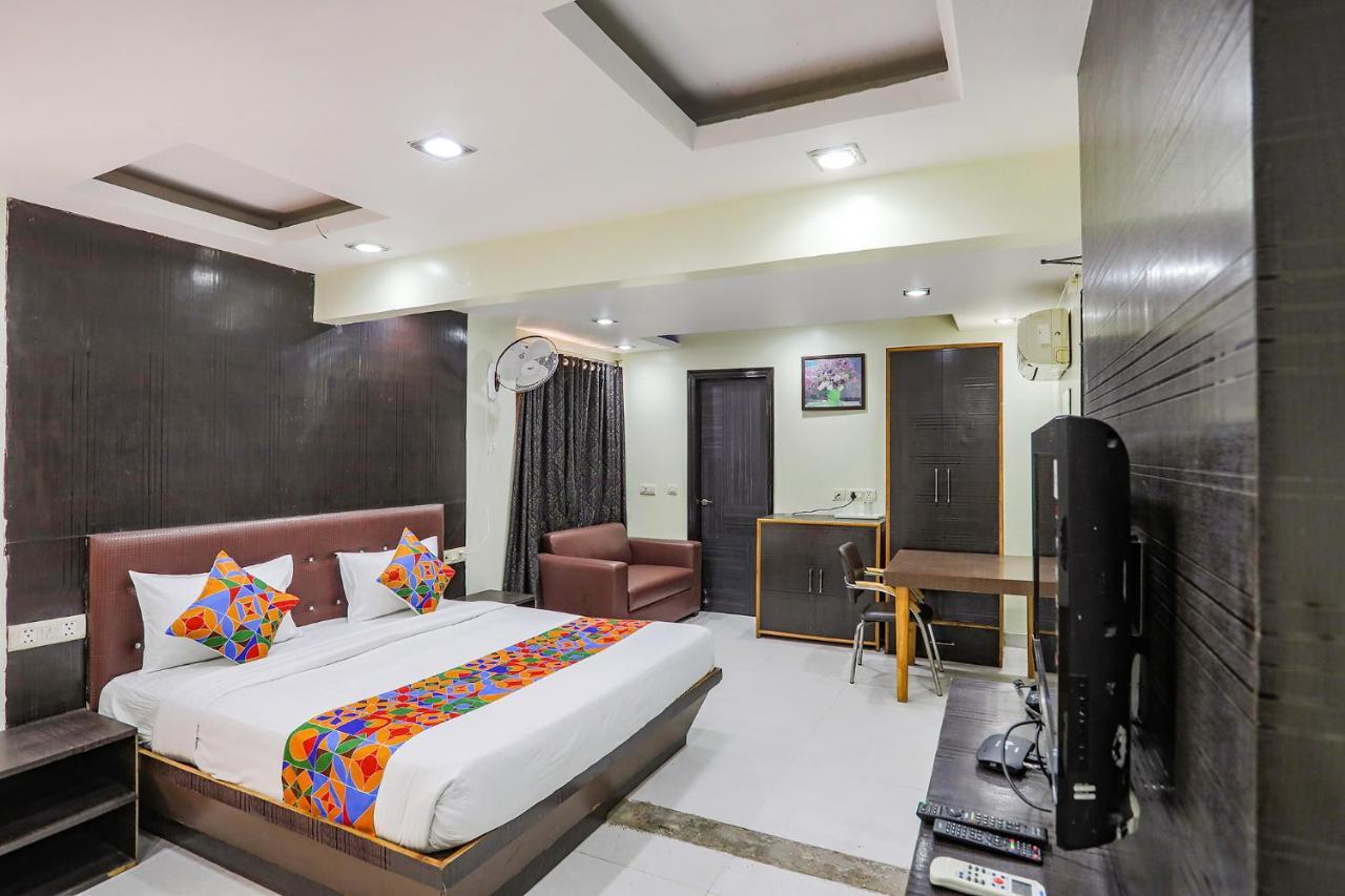 Fabhotel Trio Continental Patel Nagar Neu-Delhi Exterior foto