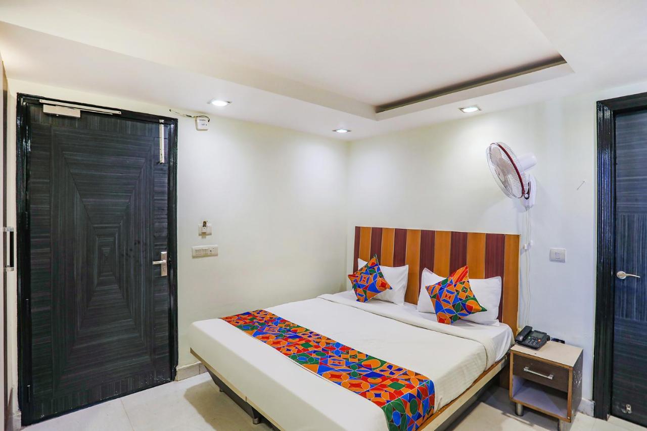 Fabhotel Trio Continental Patel Nagar Neu-Delhi Exterior foto