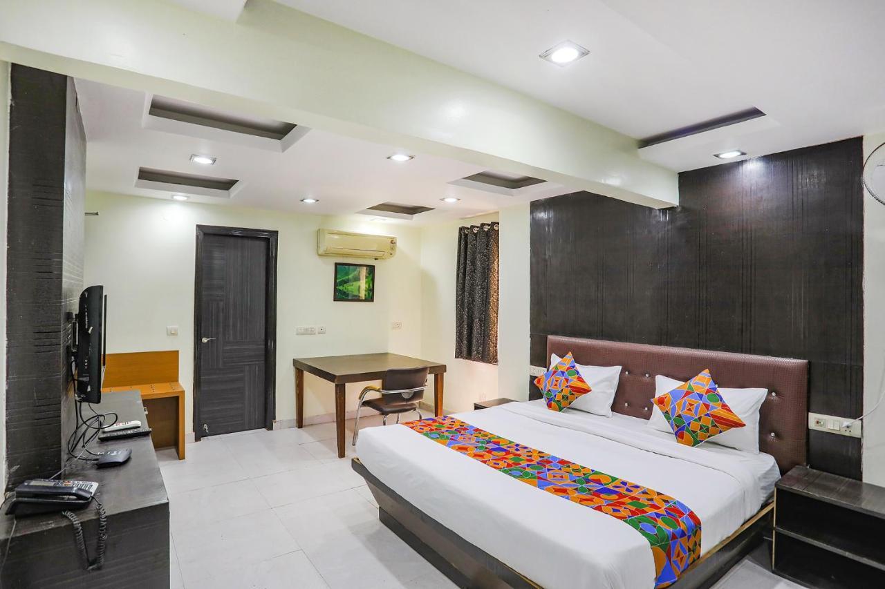 Fabhotel Trio Continental Patel Nagar Neu-Delhi Exterior foto