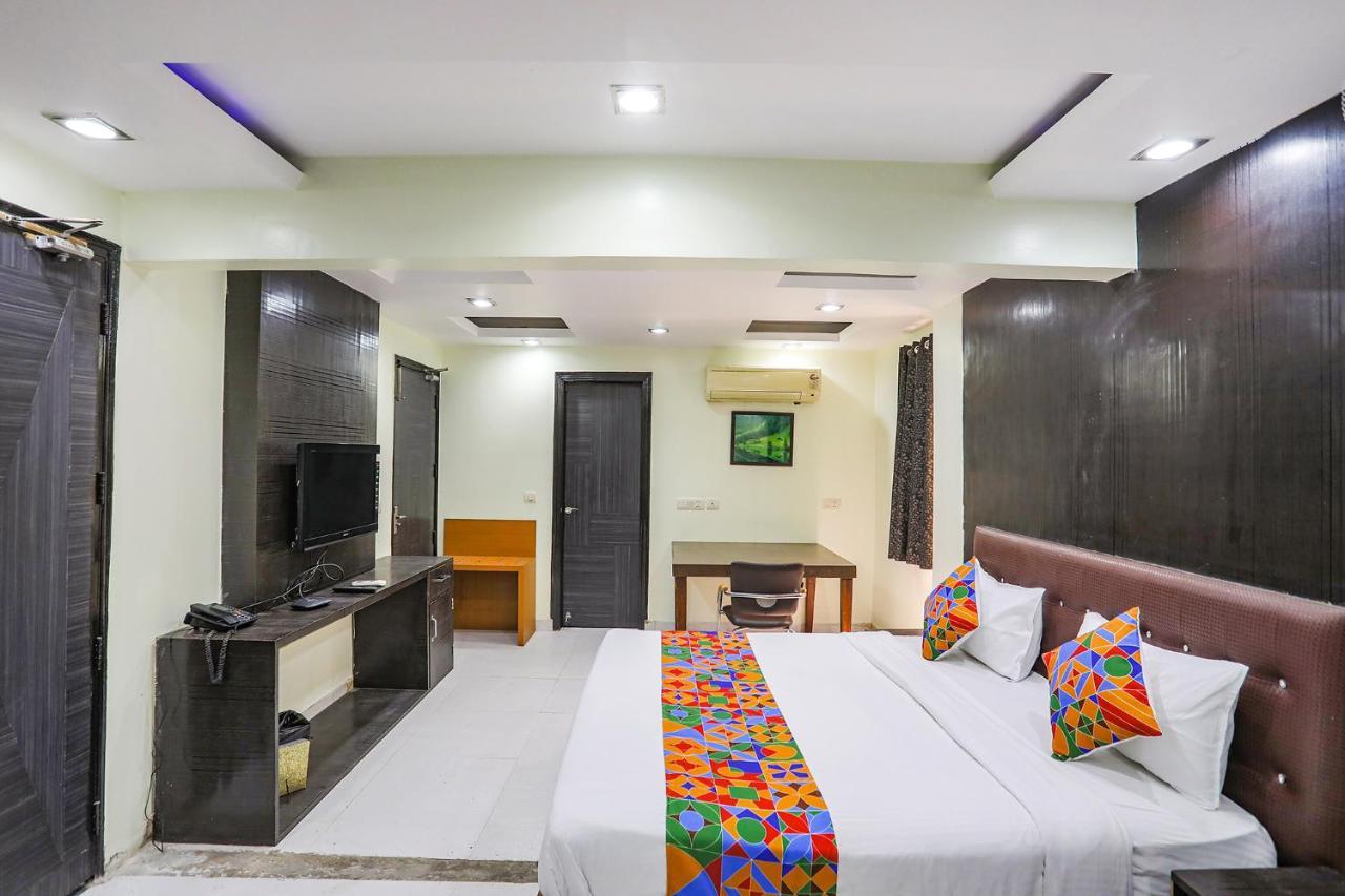 Fabhotel Trio Continental Patel Nagar Neu-Delhi Exterior foto